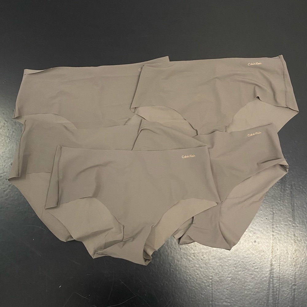 ✨NEW✨ 5 CALVIN KLEIN SEAMLESS CHEEKY UNDERWEAR / PANTIES